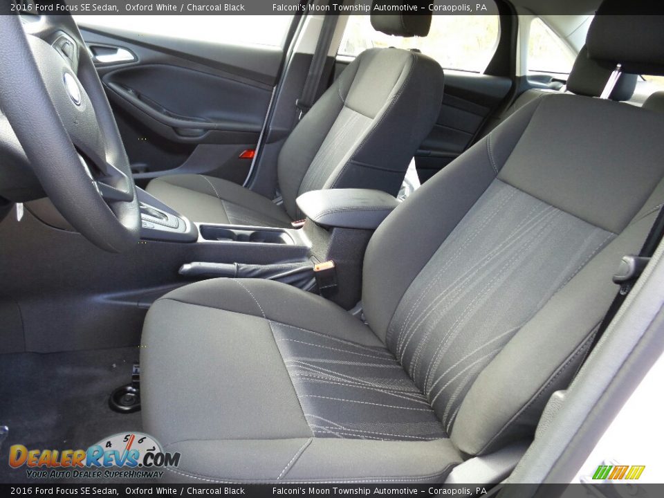 2016 Ford Focus SE Sedan Oxford White / Charcoal Black Photo #10