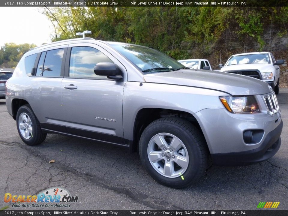 Front 3/4 View of 2017 Jeep Compass Sport Photo #8