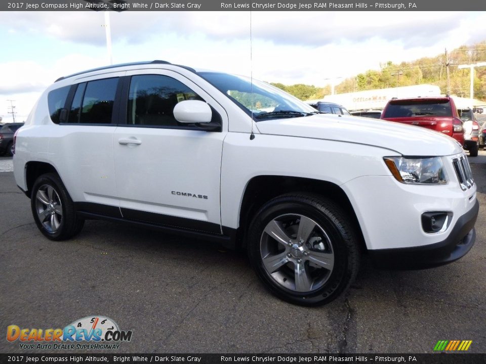 Front 3/4 View of 2017 Jeep Compass High Altitude Photo #7