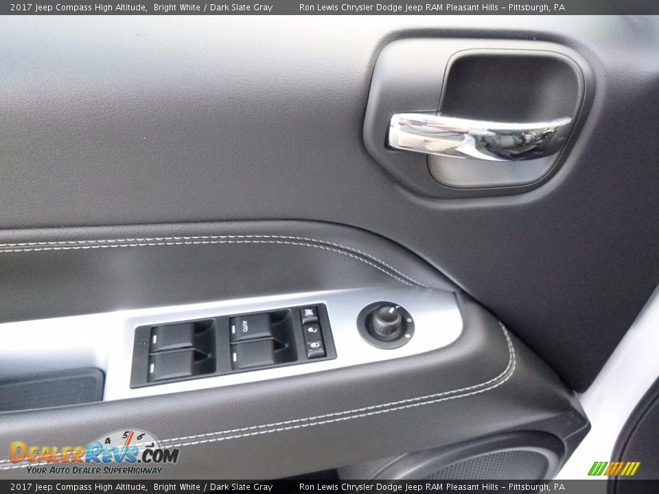 Controls of 2017 Jeep Compass High Altitude Photo #13