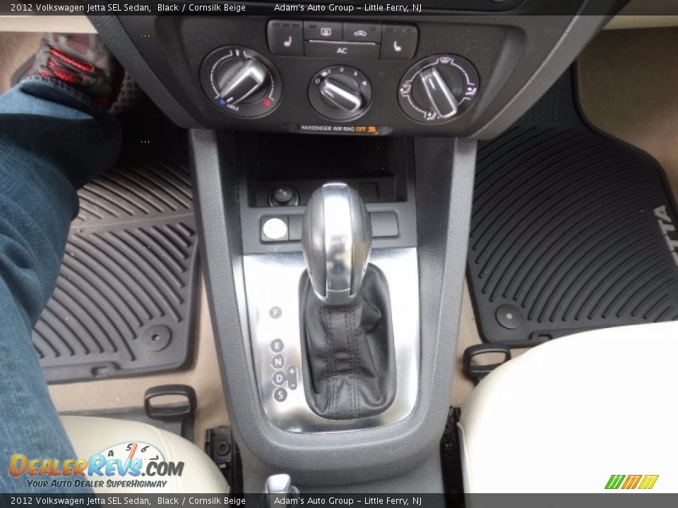 2012 Volkswagen Jetta SEL Sedan Black / Cornsilk Beige Photo #17