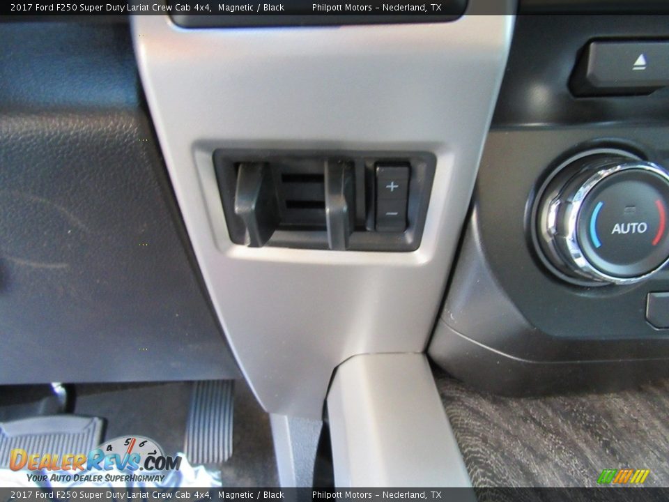 2017 Ford F250 Super Duty Lariat Crew Cab 4x4 Magnetic / Black Photo #30