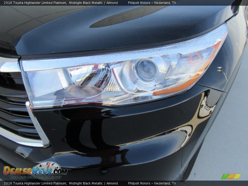 2016 Toyota Highlander Limited Platinum Midnight Black Metallic / Almond Photo #9