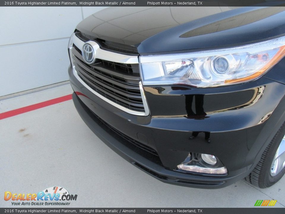2016 Toyota Highlander Limited Platinum Midnight Black Metallic / Almond Photo #10