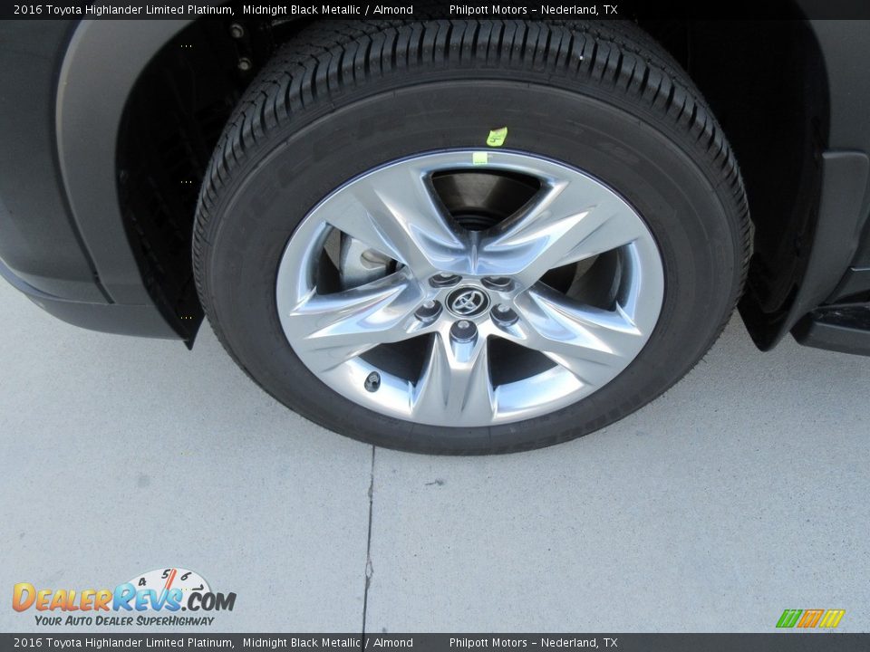 2016 Toyota Highlander Limited Platinum Midnight Black Metallic / Almond Photo #11