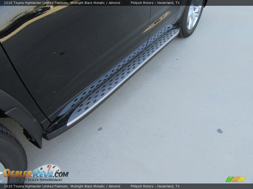 2016 Toyota Highlander Limited Platinum Midnight Black Metallic / Almond Photo #12