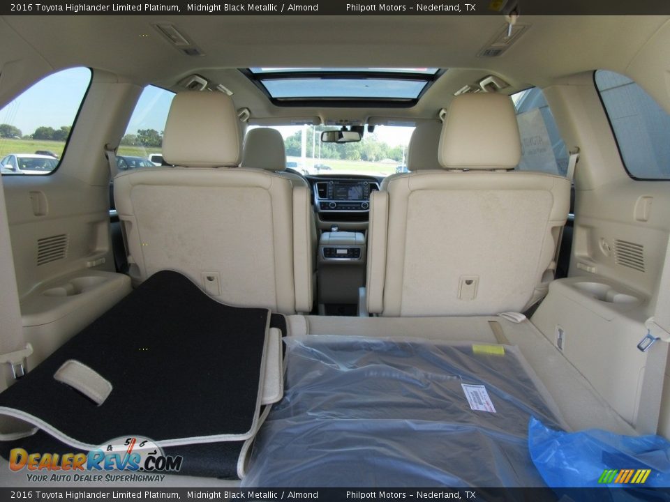 2016 Toyota Highlander Limited Platinum Midnight Black Metallic / Almond Photo #17