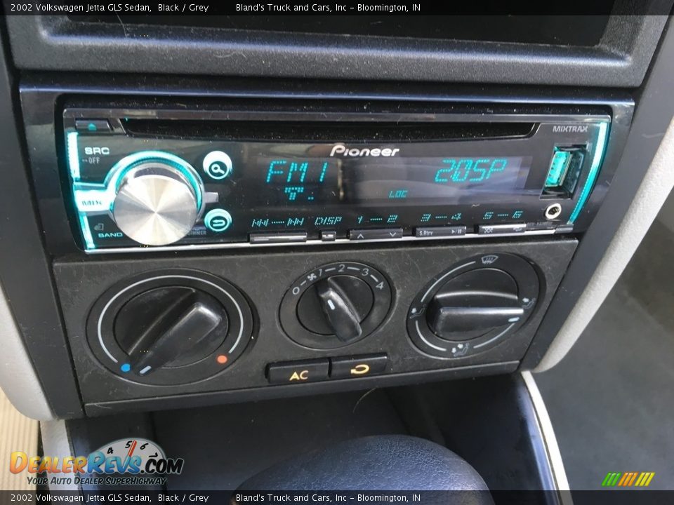 2002 Volkswagen Jetta GLS Sedan Black / Grey Photo #20