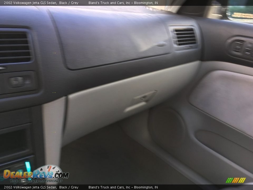 2002 Volkswagen Jetta GLS Sedan Black / Grey Photo #28