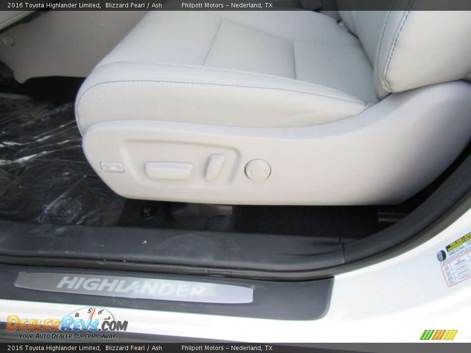 2016 Toyota Highlander Limited Blizzard Pearl / Ash Photo #24