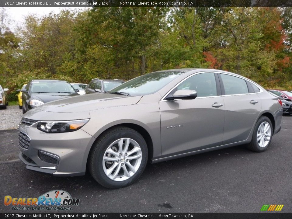 Front 3/4 View of 2017 Chevrolet Malibu LT Photo #1