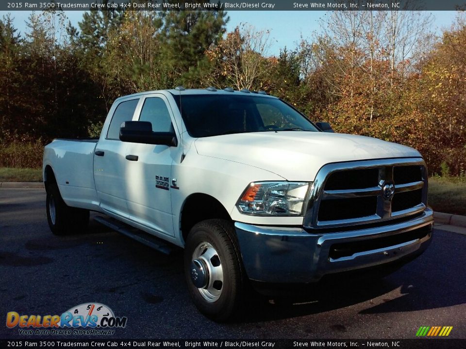 2015 Ram 3500 Tradesman Crew Cab 4x4 Dual Rear Wheel Bright White / Black/Diesel Gray Photo #4