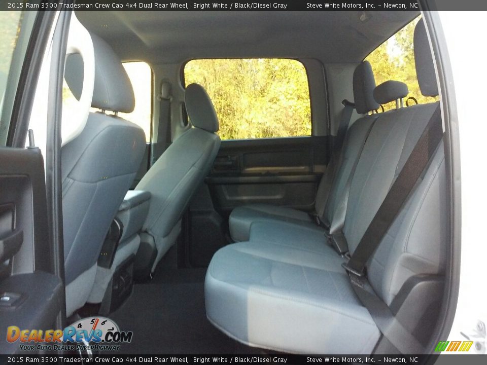 2015 Ram 3500 Tradesman Crew Cab 4x4 Dual Rear Wheel Bright White / Black/Diesel Gray Photo #9