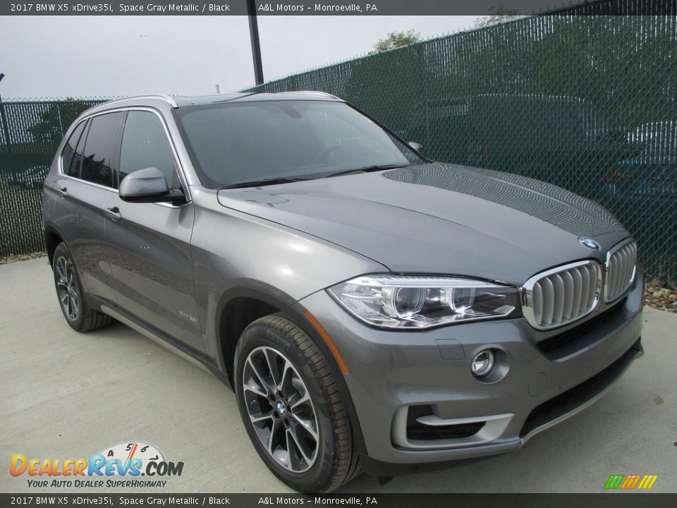 Front 3/4 View of 2017 BMW X5 xDrive35i Photo #5