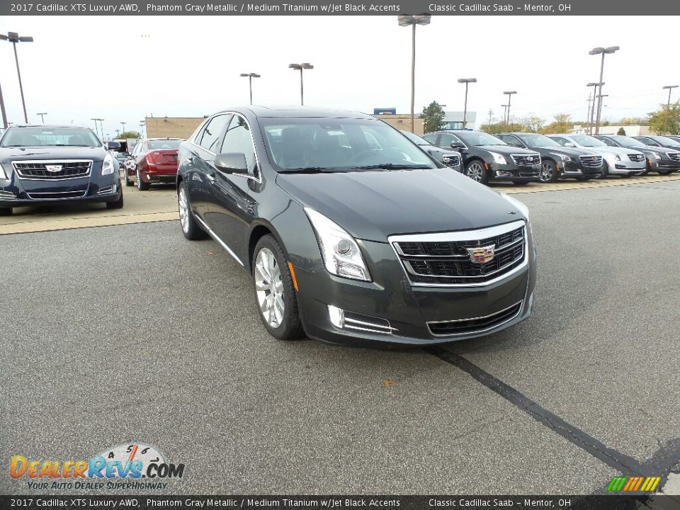 Front 3/4 View of 2017 Cadillac XTS Luxury AWD Photo #1