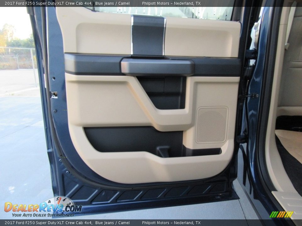 Door Panel of 2017 Ford F250 Super Duty XLT Crew Cab 4x4 Photo #18