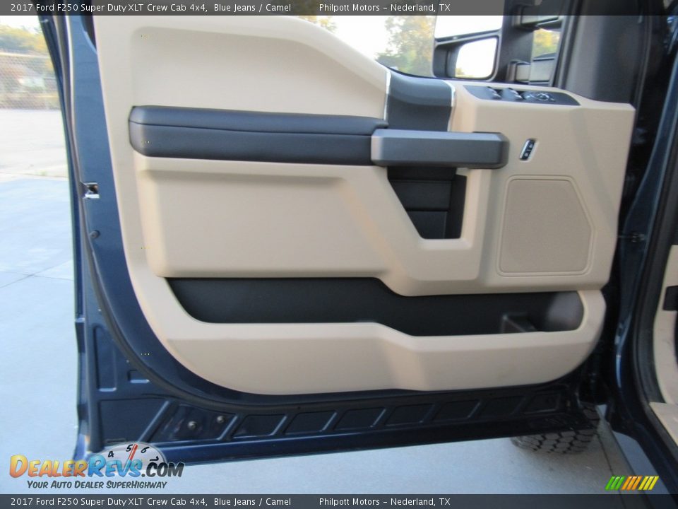 Door Panel of 2017 Ford F250 Super Duty XLT Crew Cab 4x4 Photo #20