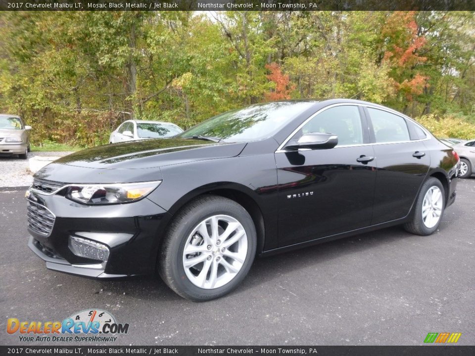 Front 3/4 View of 2017 Chevrolet Malibu LT Photo #1