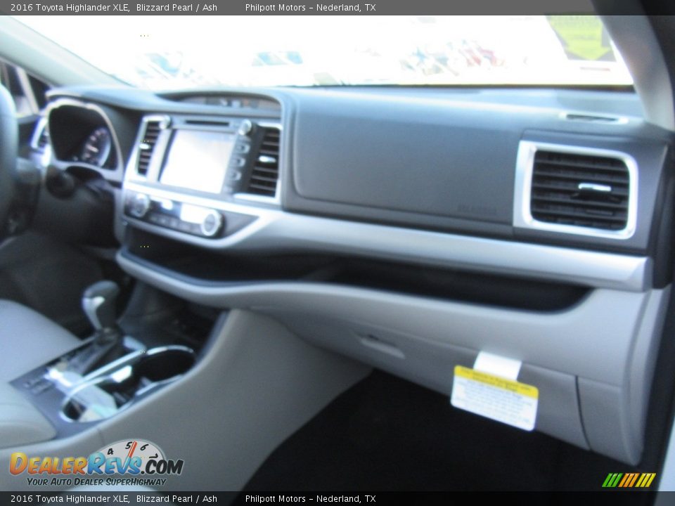 2016 Toyota Highlander XLE Blizzard Pearl / Ash Photo #16
