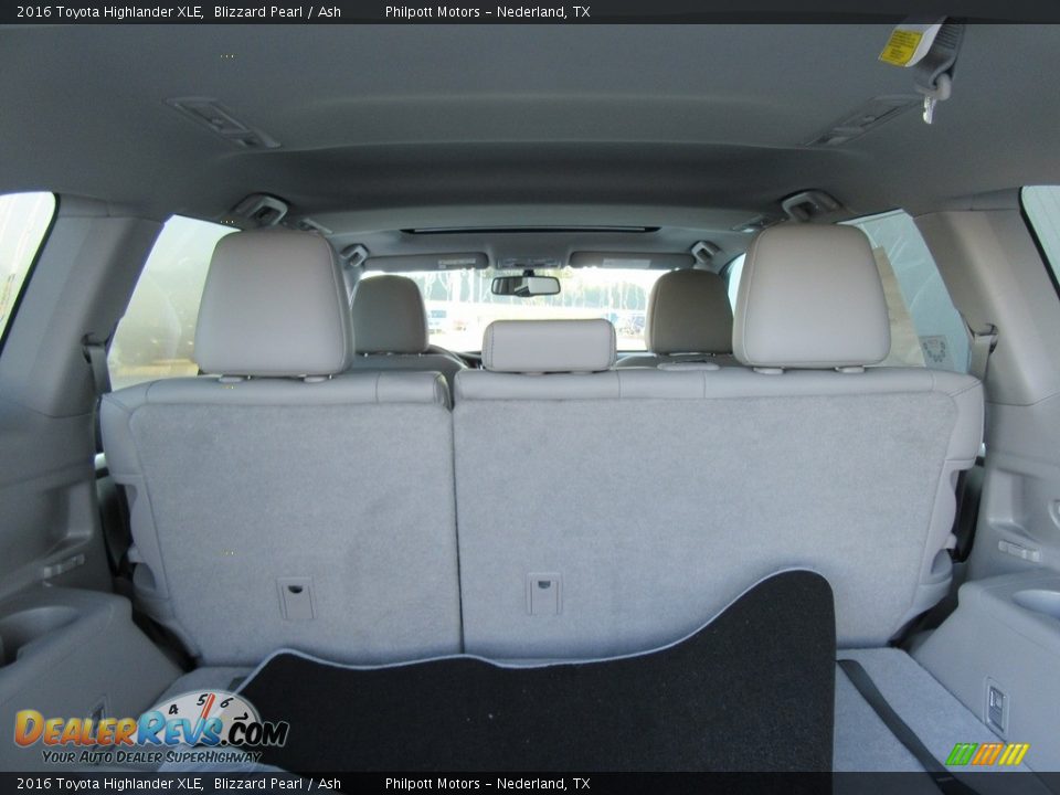 2016 Toyota Highlander XLE Blizzard Pearl / Ash Photo #17
