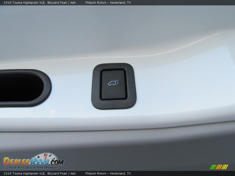 2016 Toyota Highlander XLE Blizzard Pearl / Ash Photo #18