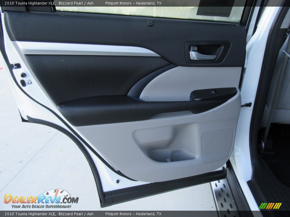 2016 Toyota Highlander XLE Blizzard Pearl / Ash Photo #19