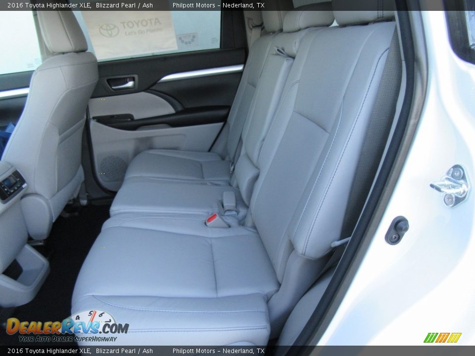 2016 Toyota Highlander XLE Blizzard Pearl / Ash Photo #20