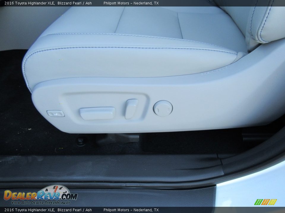 2016 Toyota Highlander XLE Blizzard Pearl / Ash Photo #24