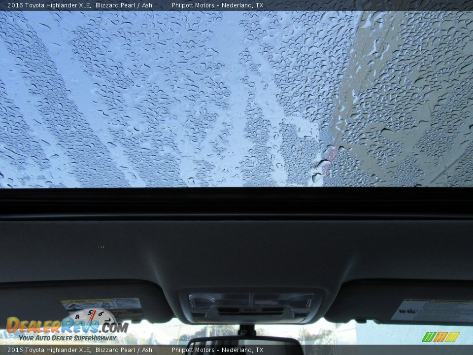 2016 Toyota Highlander XLE Blizzard Pearl / Ash Photo #25