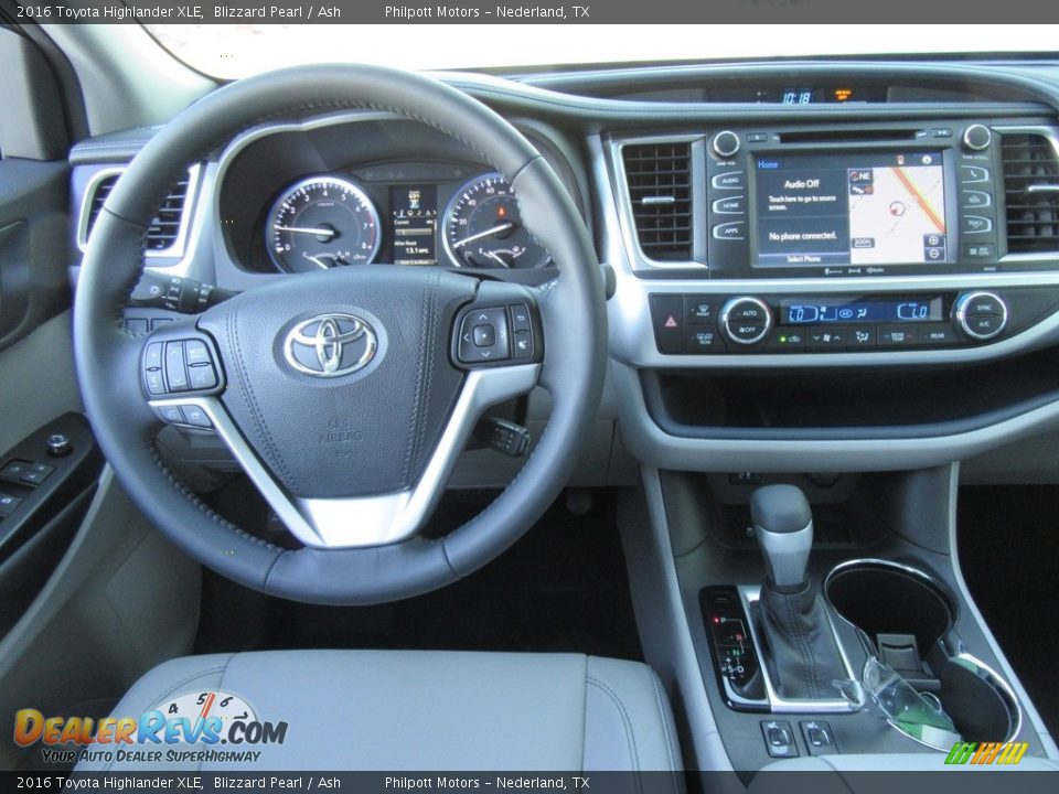 2016 Toyota Highlander XLE Blizzard Pearl / Ash Photo #26