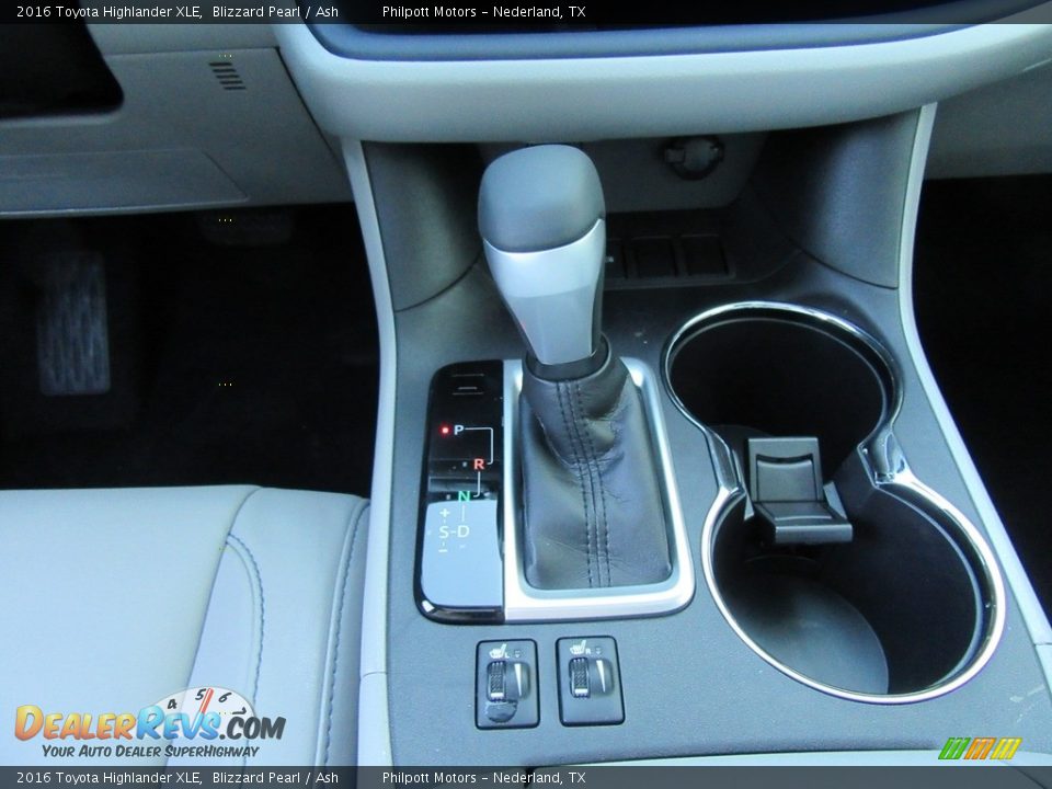 2016 Toyota Highlander XLE Blizzard Pearl / Ash Photo #30