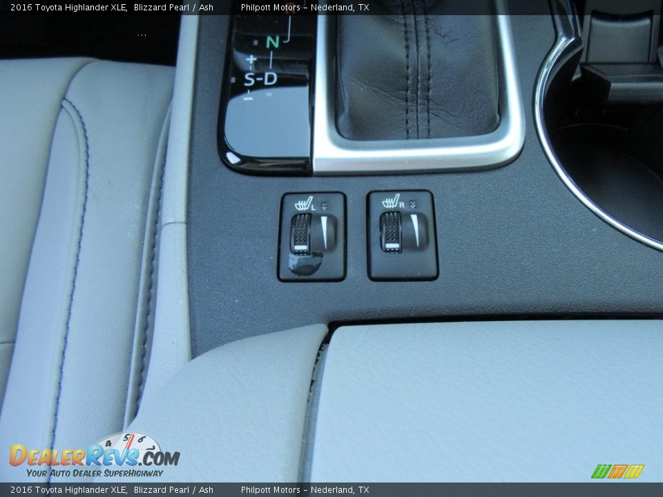 2016 Toyota Highlander XLE Blizzard Pearl / Ash Photo #31