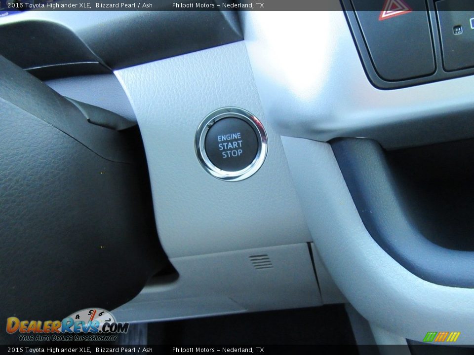 2016 Toyota Highlander XLE Blizzard Pearl / Ash Photo #33