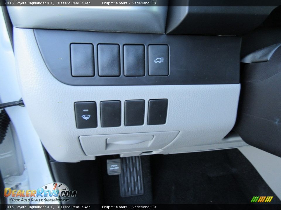 2016 Toyota Highlander XLE Blizzard Pearl / Ash Photo #36