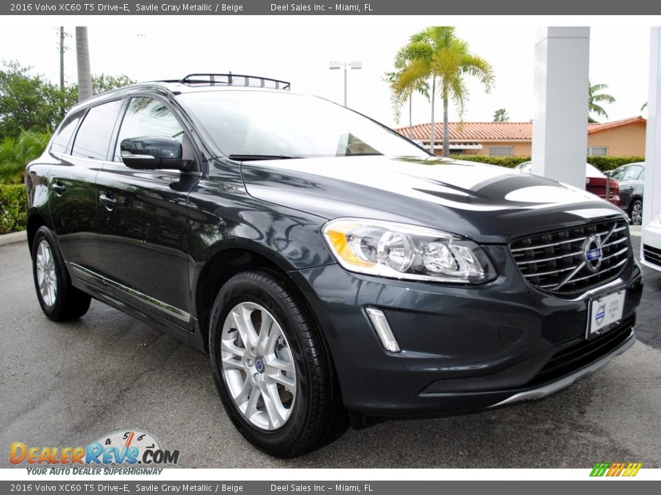 Front 3/4 View of 2016 Volvo XC60 T5 Drive-E Photo #2