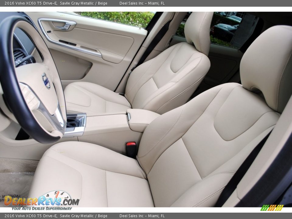 Front Seat of 2016 Volvo XC60 T5 Drive-E Photo #15