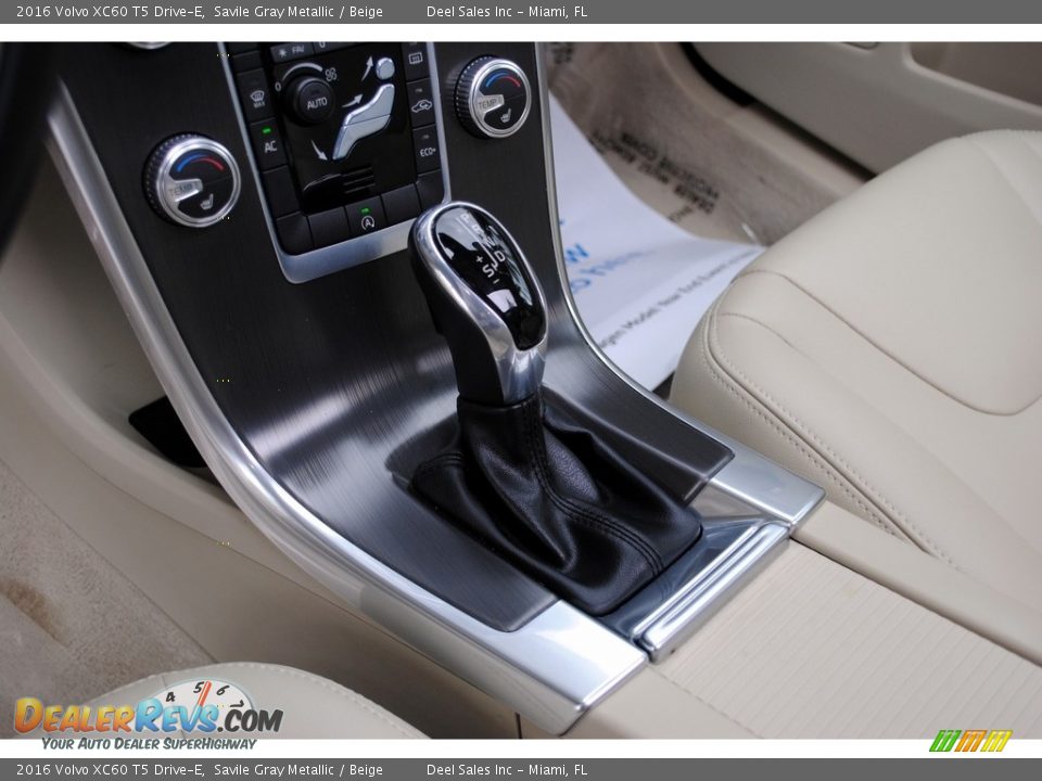 2016 Volvo XC60 T5 Drive-E Shifter Photo #16