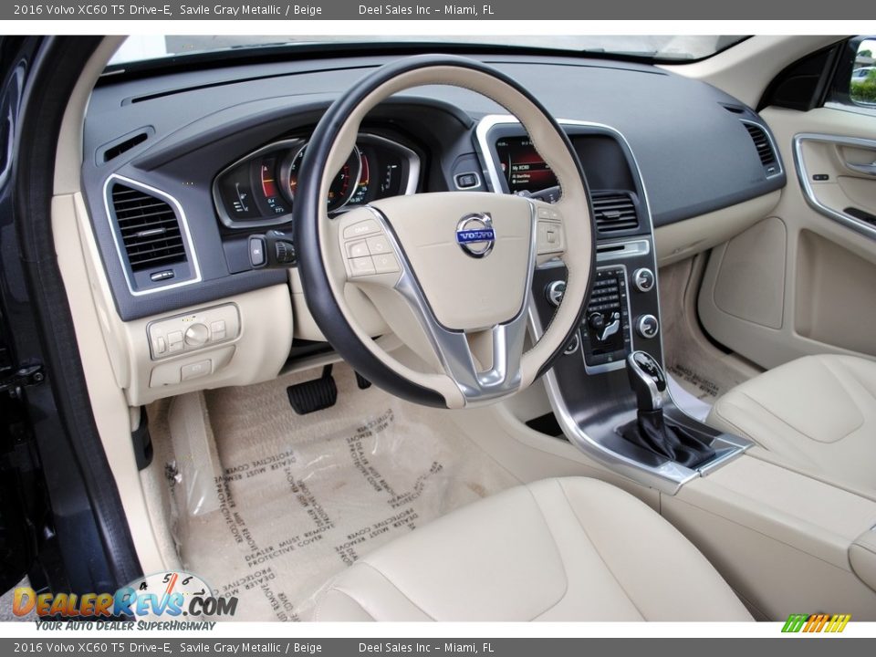 Beige Interior - 2016 Volvo XC60 T5 Drive-E Photo #17