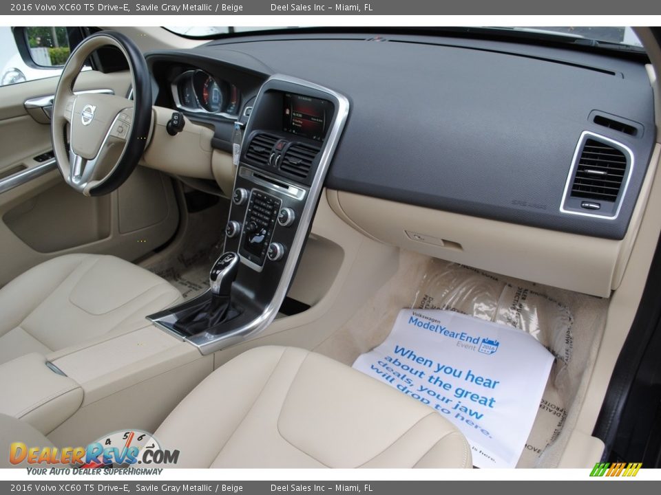 Dashboard of 2016 Volvo XC60 T5 Drive-E Photo #18
