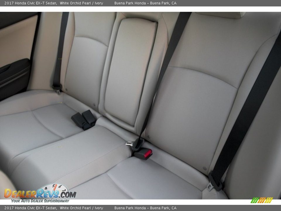 2017 Honda Civic EX-T Sedan White Orchid Pearl / Ivory Photo #15