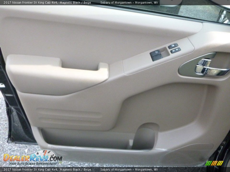 Door Panel of 2017 Nissan Frontier SV King Cab 4x4 Photo #14