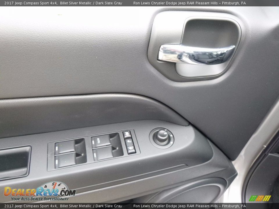 Controls of 2017 Jeep Compass Sport 4x4 Photo #14
