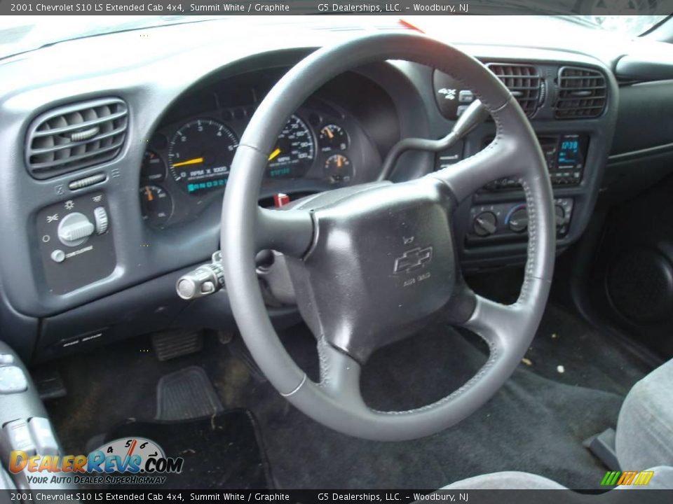 2001 Chevrolet S10 LS Extended Cab 4x4 Summit White / Graphite Photo #11