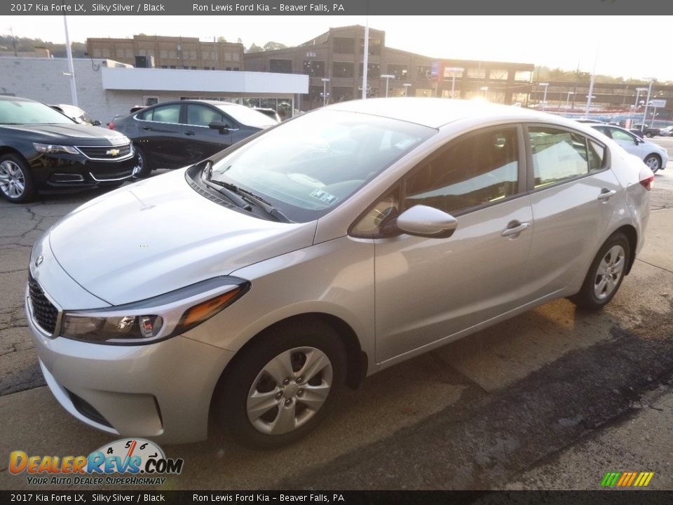 2017 Kia Forte LX Silky Silver / Black Photo #7