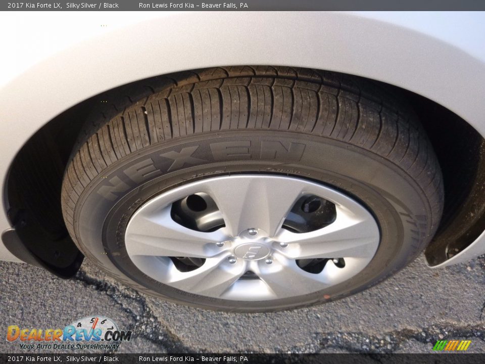 2017 Kia Forte LX Silky Silver / Black Photo #10