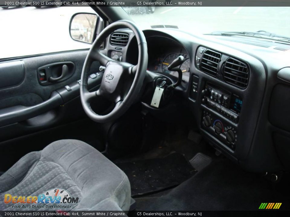 2001 Chevrolet S10 LS Extended Cab 4x4 Summit White / Graphite Photo #16