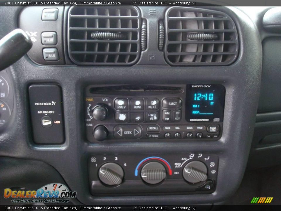 2001 Chevrolet S10 LS Extended Cab 4x4 Summit White / Graphite Photo #23