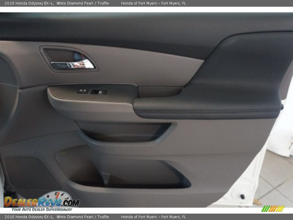 2016 Honda Odyssey EX-L White Diamond Pearl / Truffle Photo #21