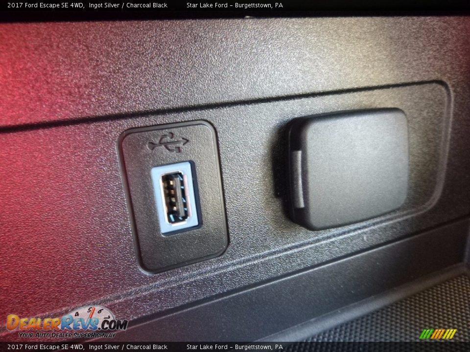 2017 Ford Escape SE 4WD Ingot Silver / Charcoal Black Photo #18