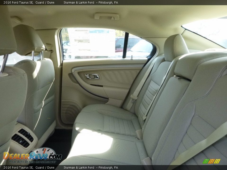 2016 Ford Taurus SE Guard / Dune Photo #7